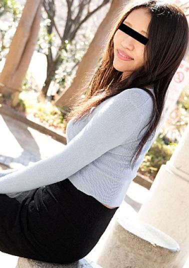 10musume A half-Japanese model who became promiscuous after being dumped by her ex-boyfriend.